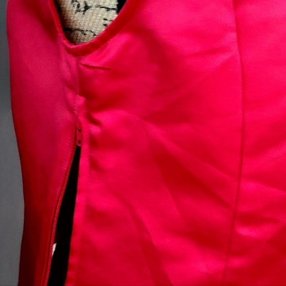 Sag Harbor Red Sleeveless Shirt size 10 with zipper on the side. - Picture 15 of 15